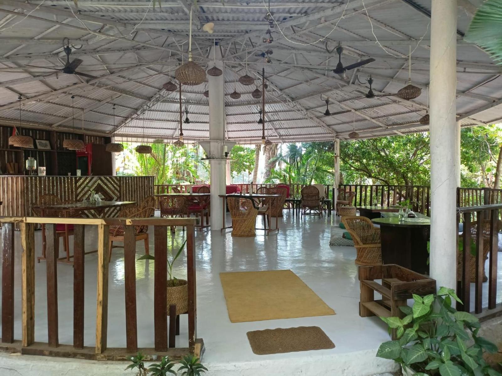 Jamboree Creek Yoga 曼德姆 外观 照片