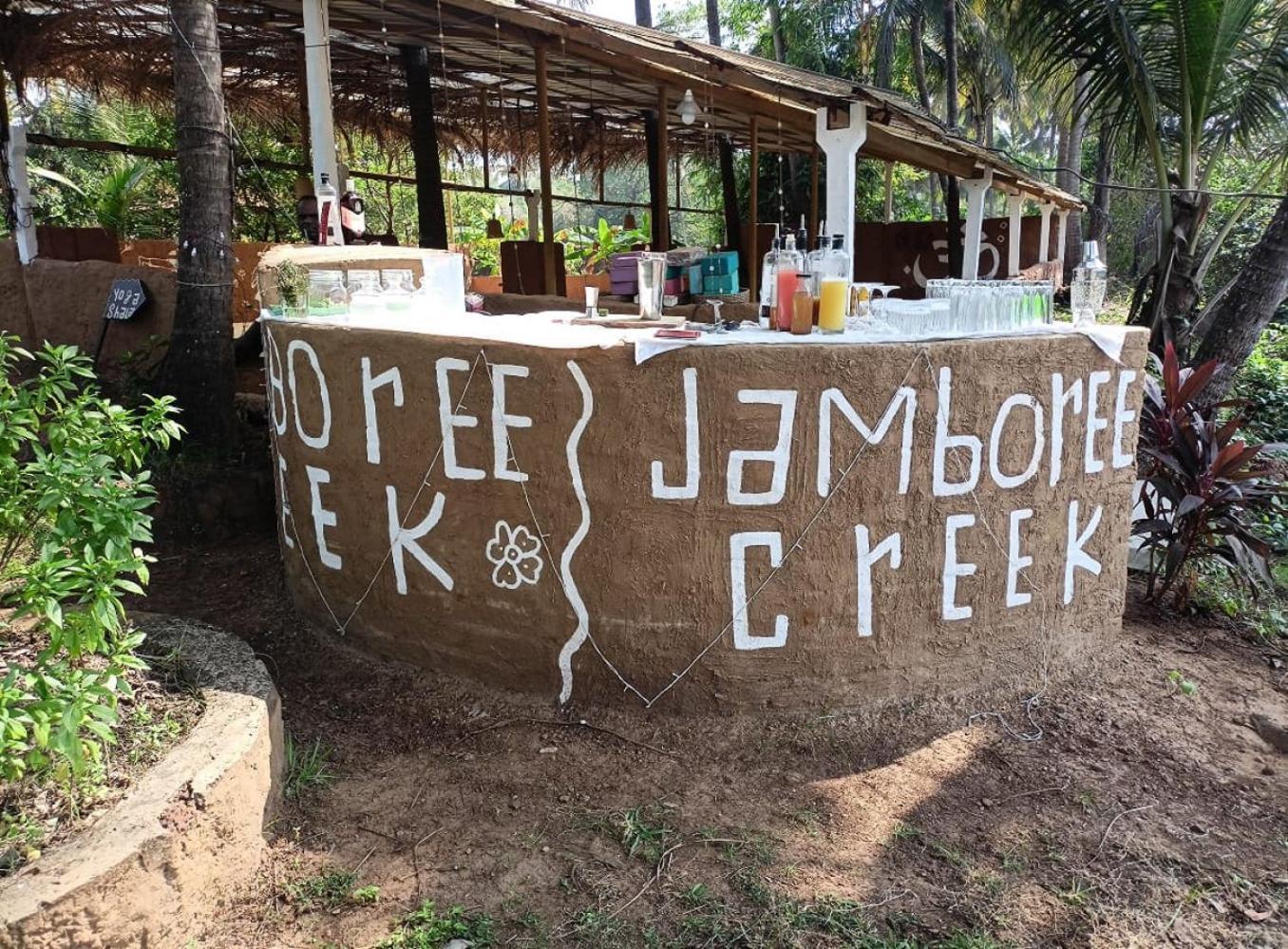 Jamboree Creek Yoga 曼德姆 外观 照片