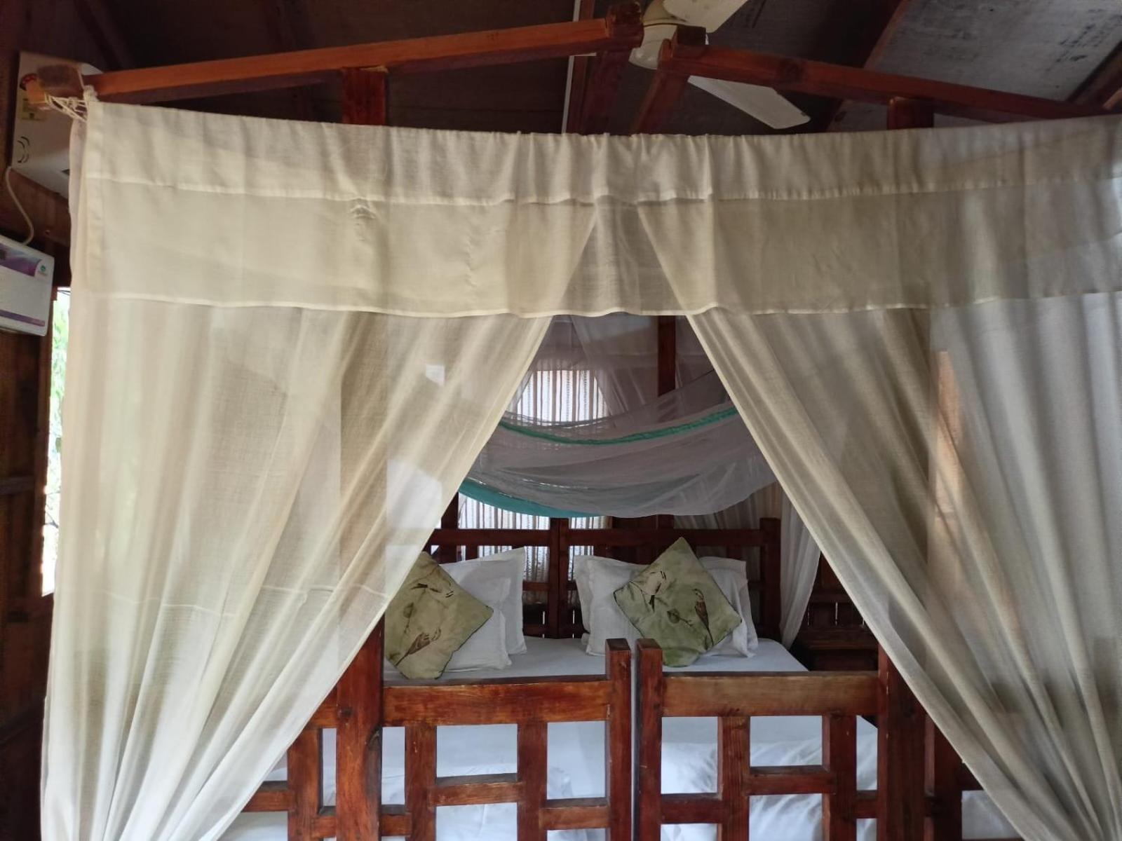 Jamboree Creek Yoga 曼德姆 外观 照片