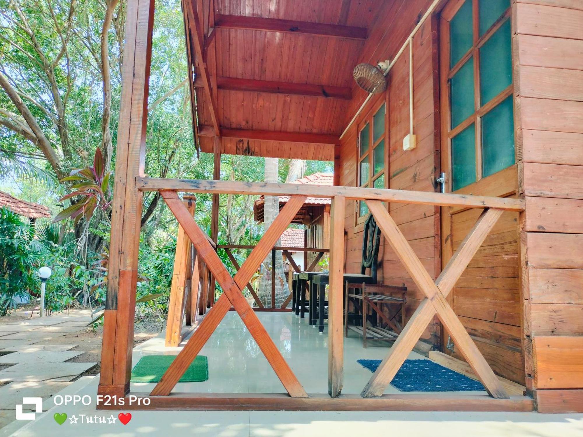 Jamboree Creek Yoga 曼德姆 外观 照片